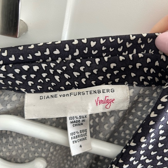 Diane Von Furstenberg wrap dress, size 4 - Picture 2 of 4